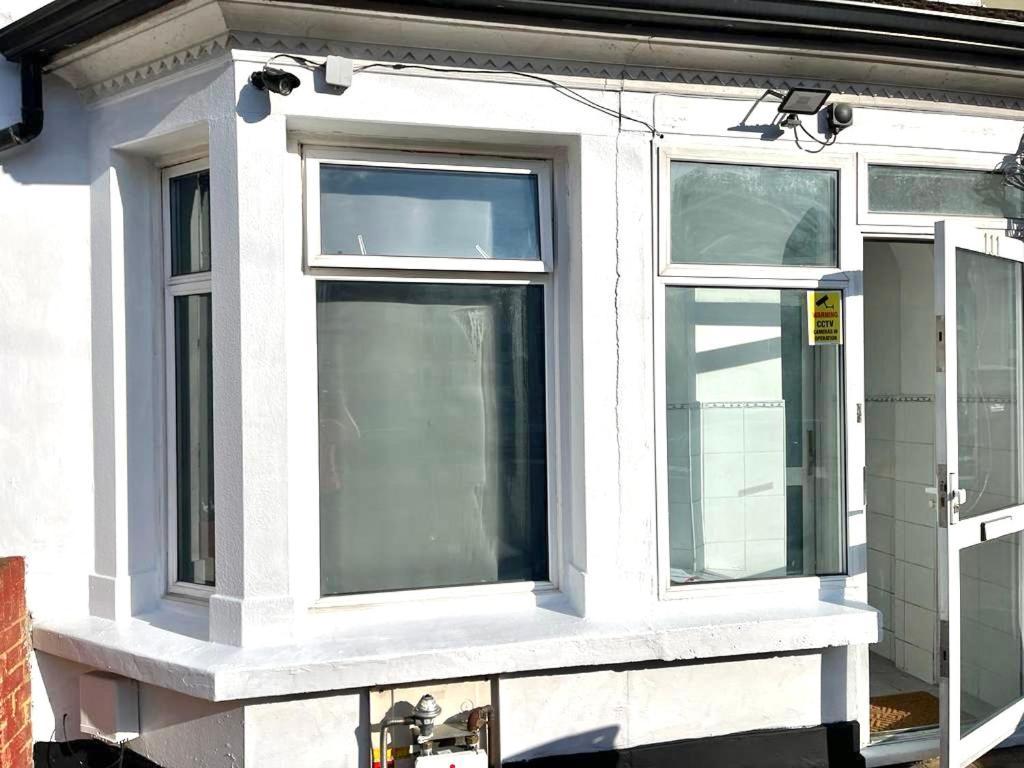 Southall Suites By Gh Stays Exterior foto